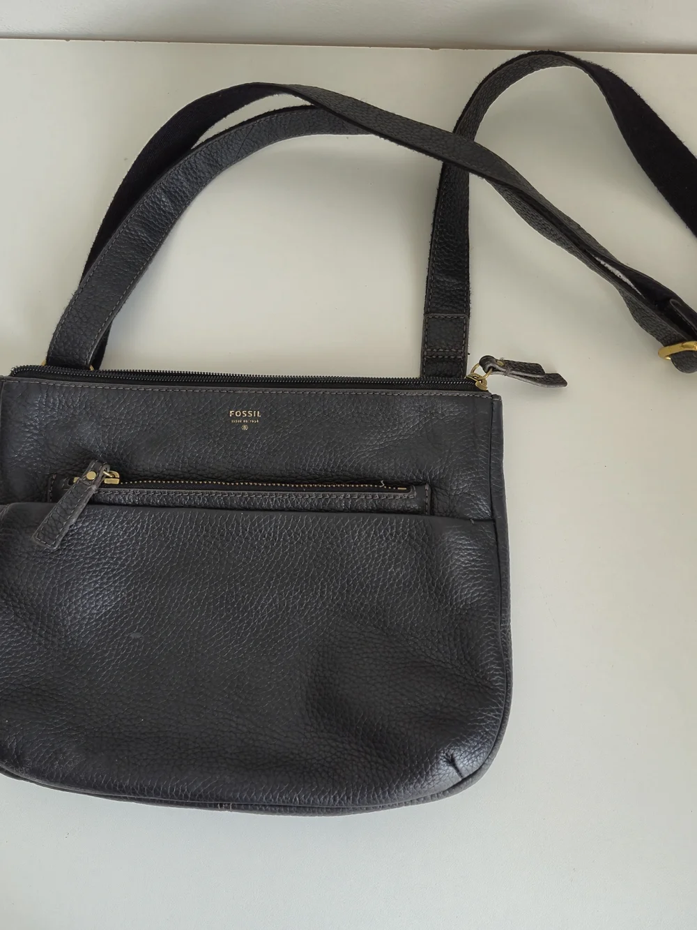 Minimalist Fossil Black Pebbled Leather Crossbody Bag - Picture 11 of 11